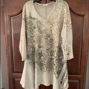 Beautiful embellished shark hem tunic sweater ❤️